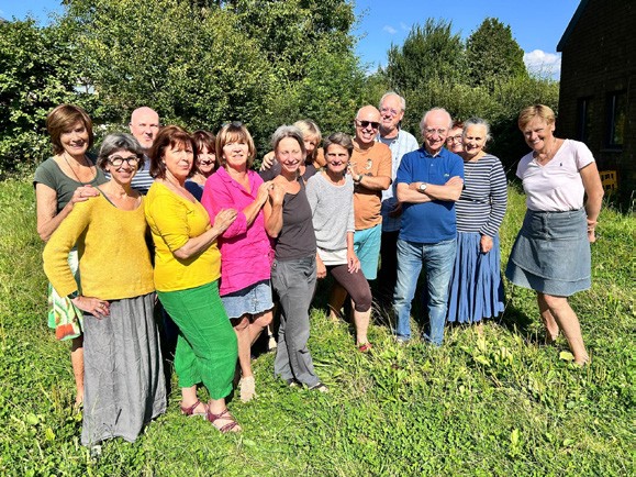 La Belle Équipe : Anne Lehembre, Marielle Lejeune, Yves Buffalo, Lieve Groeninckx, Nadine Viaene, Cécile Dumortier, Dominique Boucqueau, Sabine Daro, Geneviève Bourlon, Claude Beck, Jean-Jacques Jacob, Jean-Pierre Ransonnet, Josiane Bawin, Myriam Maroy, Édith Bodart. 