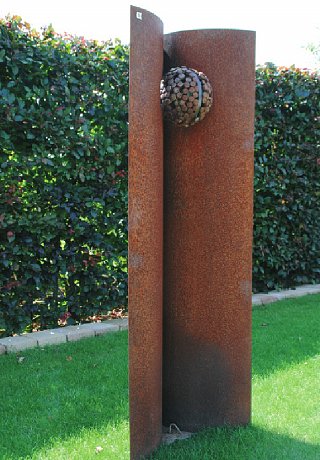 Wim Geefshuysen, Pensées, acier corten, 150 x 55 x 35 cm, 2005. 