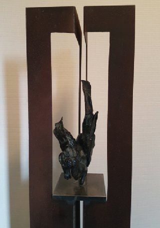 Wim Geefshuysen, Pégase, verre et acier, 160 x 30 x 30 cm, 2010. 